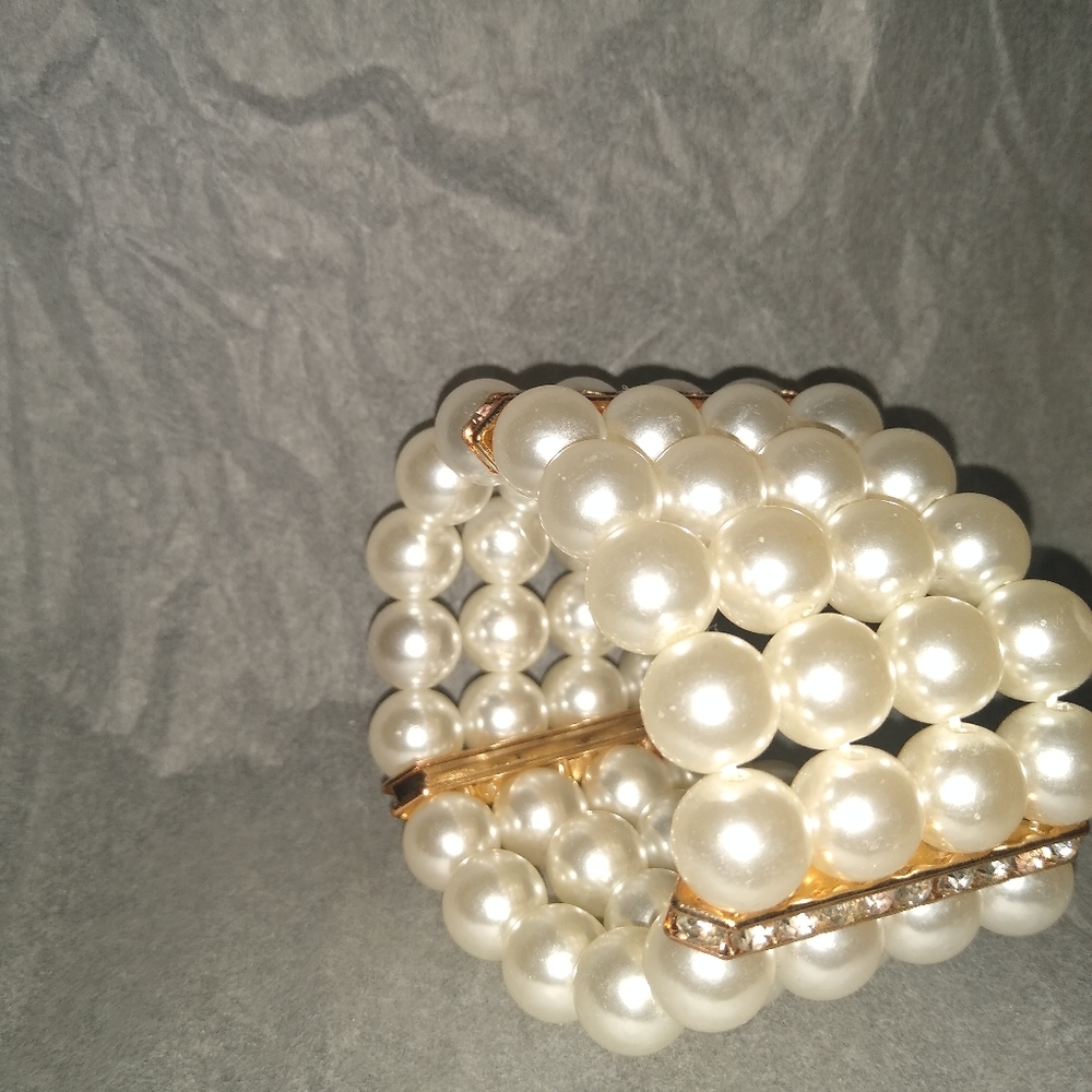 Pearl bracelet